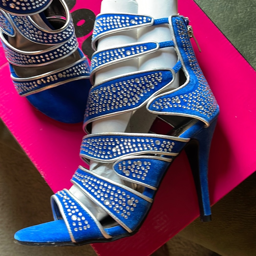 Blue dress unique shoes. Never worn. Clearing out the closet!!!